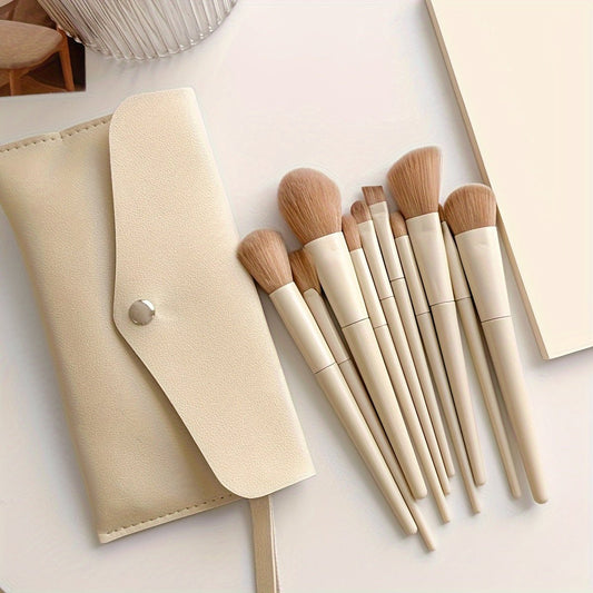 10pcs makeup brush set with leather packaging. Powder brush, foundation brush, blush brush, eyeshadow brush, highlighter brush. Soft and hypoallergenic bristles, suitable for all skin types. Convenient travel beauty set - l3roma