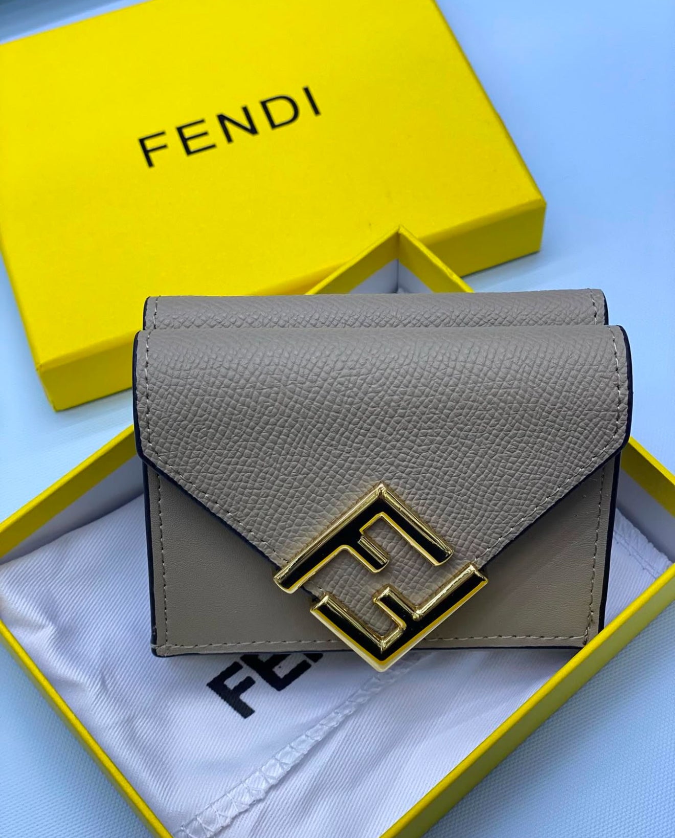 Fendi wallet - l3roma