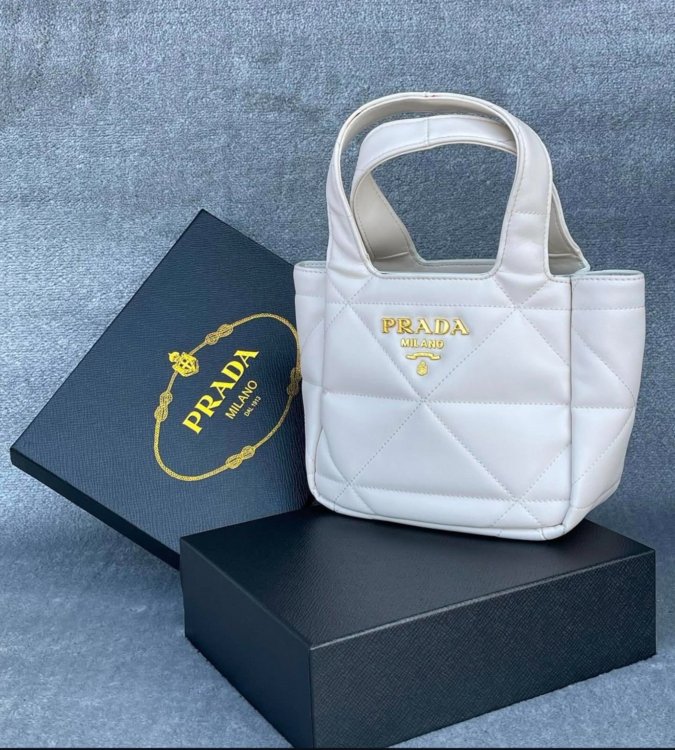 Prada handbag - l3roma