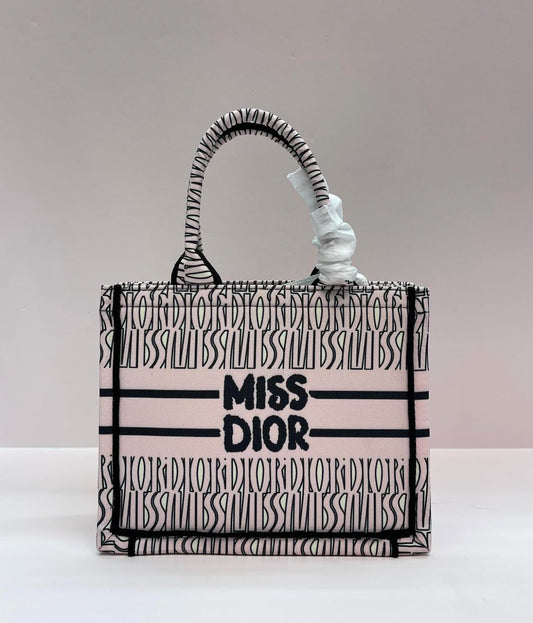 Miss Dior hand bag - l3roma